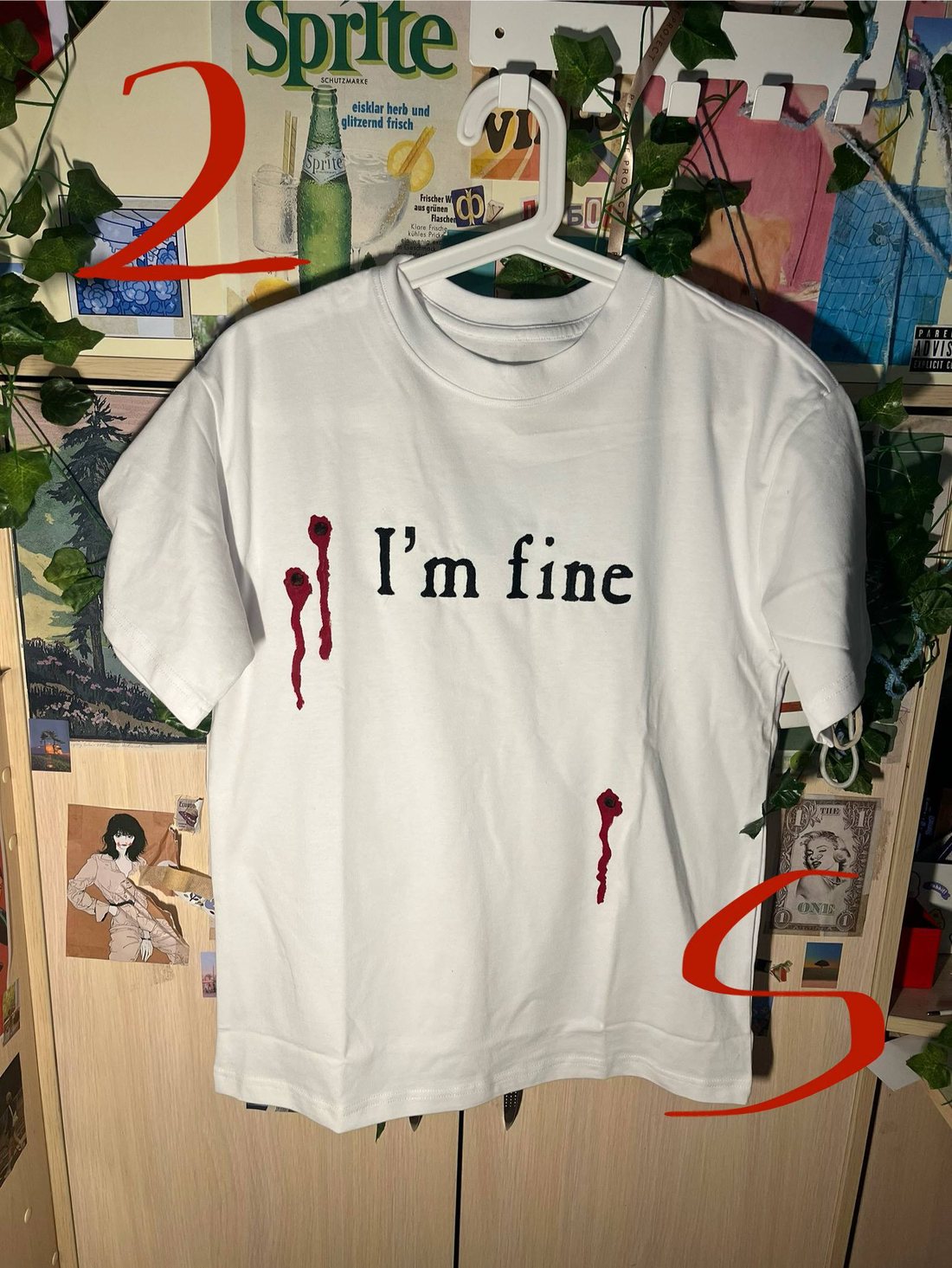 Белая футболка с ручной вышивкой I'm fine